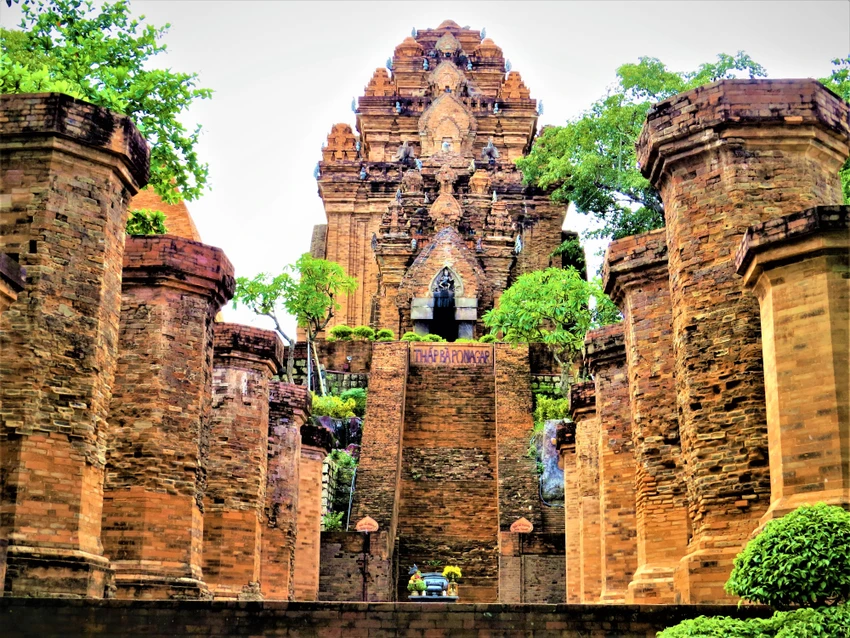 Ngắm Tháp Bà Ponagar ngày mở cửa đón khách trở lại ảnh 3 Ngắm Tháp Bà Ponagar ngày mở cửa đón khách trở lại ảnh 3
