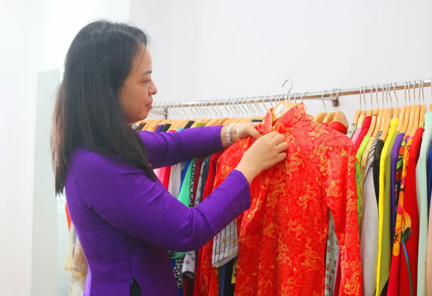 Áo dài 0 đồng trao tay ảnh 1