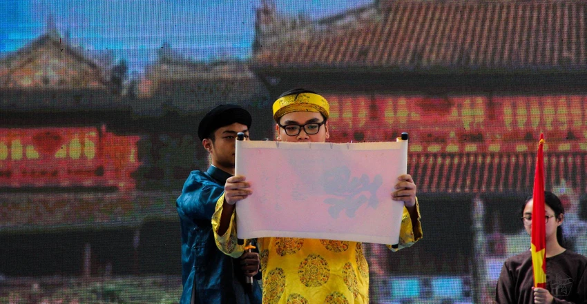 Học sinh trường THPT chuyên Trần Đại Nghĩa trong chương trình ngoại khóa tái hiện nhân vật lịch sử, năm 2019. Ảnh: MOE Học sinh trường THPT chuyên Trần Đại Nghĩa trong chương trình ngoại khóa tái hiện nhân vật lịch sử, năm 2019. Ảnh: MOE