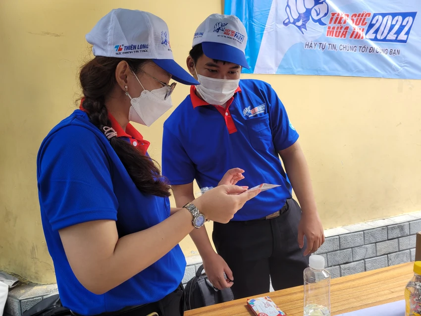 Tuyết Như đang phân công công việc cho các thành viên trong đội của mình". Ảnh: Trí Nhiên Tuyết Như đang phân công công việc cho các thành viên trong đội của mình". Ảnh: Trí Nhiên