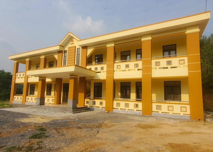 Ngôi trường được xây trên hơn 1.500 m2 vuông đất do Trưởng bản Hồ Hơn hiến tặng. Ảnh: BẢO THIÊN Ngôi trường được xây trên hơn 1.500 m2 vuông đất do Trưởng bản Hồ Hơn hiến tặng. Ảnh: BẢO THIÊN