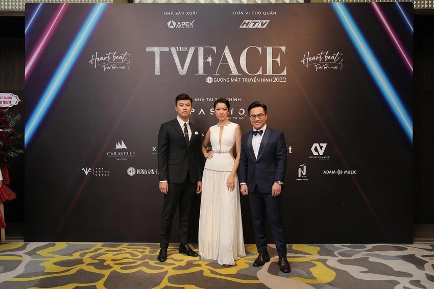 Từ phải sang: Nhà báo Tấn Tài, á hậu Quốc tế Thúy Vân và doanh nhân Lê Đăng Khoa là ba huấn luyện viên của chương trình năm nay. Ảnh: HÀ NGUYỄN Từ phải sang: Nhà báo Tấn Tài, á hậu Quốc tế Thúy Vân và doanh nhân Lê Đăng Khoa là ba huấn luyện viên của chương trình năm nay. Ảnh: HÀ NGUYỄN