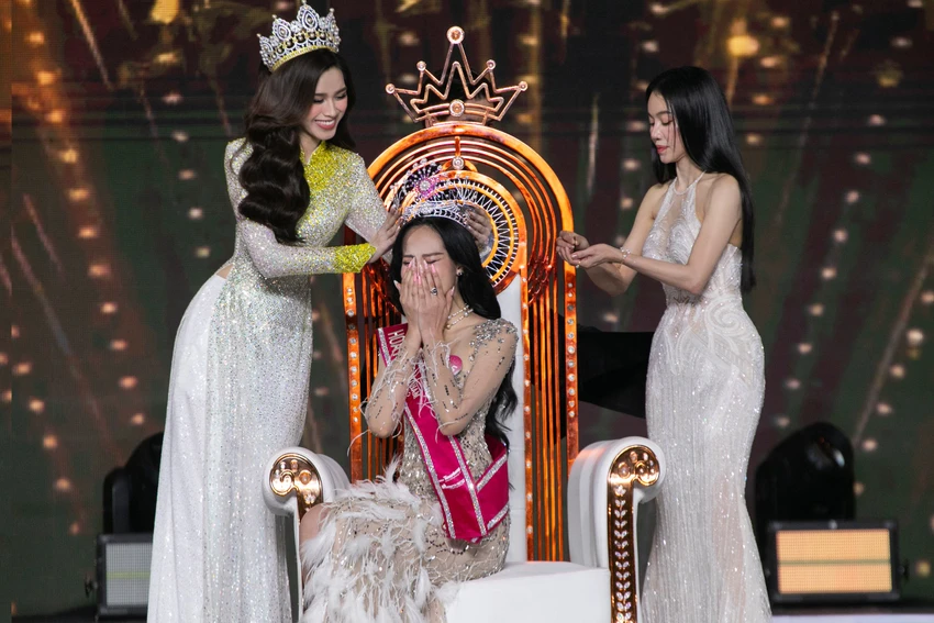 Khoảnh khắc đăng quang của Hoa hậu Việt Nam 2022 Huỳnh Thị Thanh Thủy Khoảnh khắc đăng quang của Hoa hậu Việt Nam 2022 Huỳnh Thị Thanh Thủy