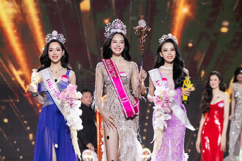 Top 3 Hoa hậu Việt Nam 2022 ra mắt công chúng. Top 3 Hoa hậu Việt Nam 2022 ra mắt công chúng.