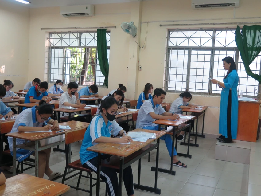 Điểm thi tại trường THPT Hiệp Bình có 600 thí sinh với 25 phòng thi. Ảnh: Phạm Anh Điểm thi tại trường THPT Hiệp Bình có 600 thí sinh với 25 phòng thi. Ảnh: Phạm Anh