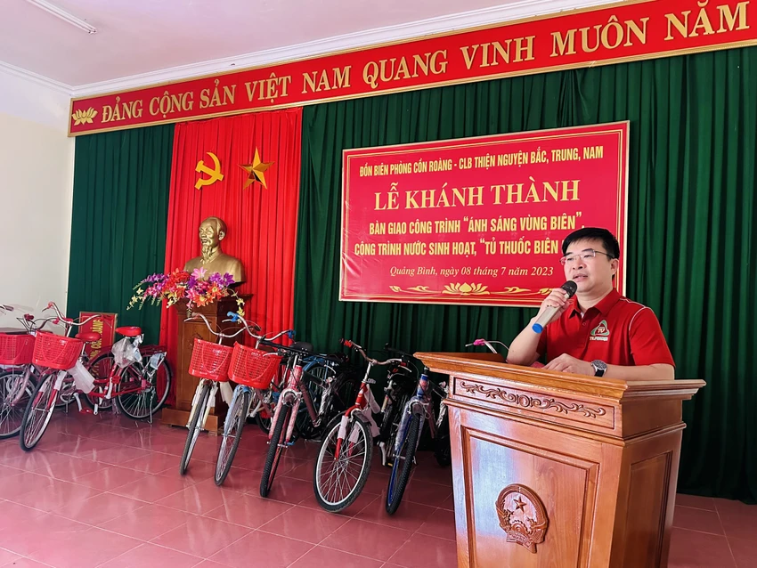 Theo tổng Giám đốc Công ty Cổ phần Dược phẩm TV.Pharm Hà Ngọc Sơn chia sẻ: Bà con không phải đi xa để cõng nước về sinh hoạt, ăn uống. Theo tổng Giám đốc Công ty Cổ phần Dược phẩm TV.Pharm Hà Ngọc Sơn chia sẻ: Bà con không phải đi xa để cõng nước về sinh hoạt, ăn uống.