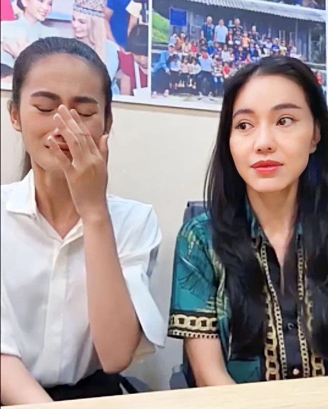 Dù đã hai lần xin lỗi, Hoa hậu Ý Nhi vẫn bị khán giả chỉ trích gay gắt. Ảnh: Chụp màn hình Dù đã hai lần xin lỗi, Hoa hậu Ý Nhi vẫn bị khán giả chỉ trích gay gắt. Ảnh: Chụp màn hình