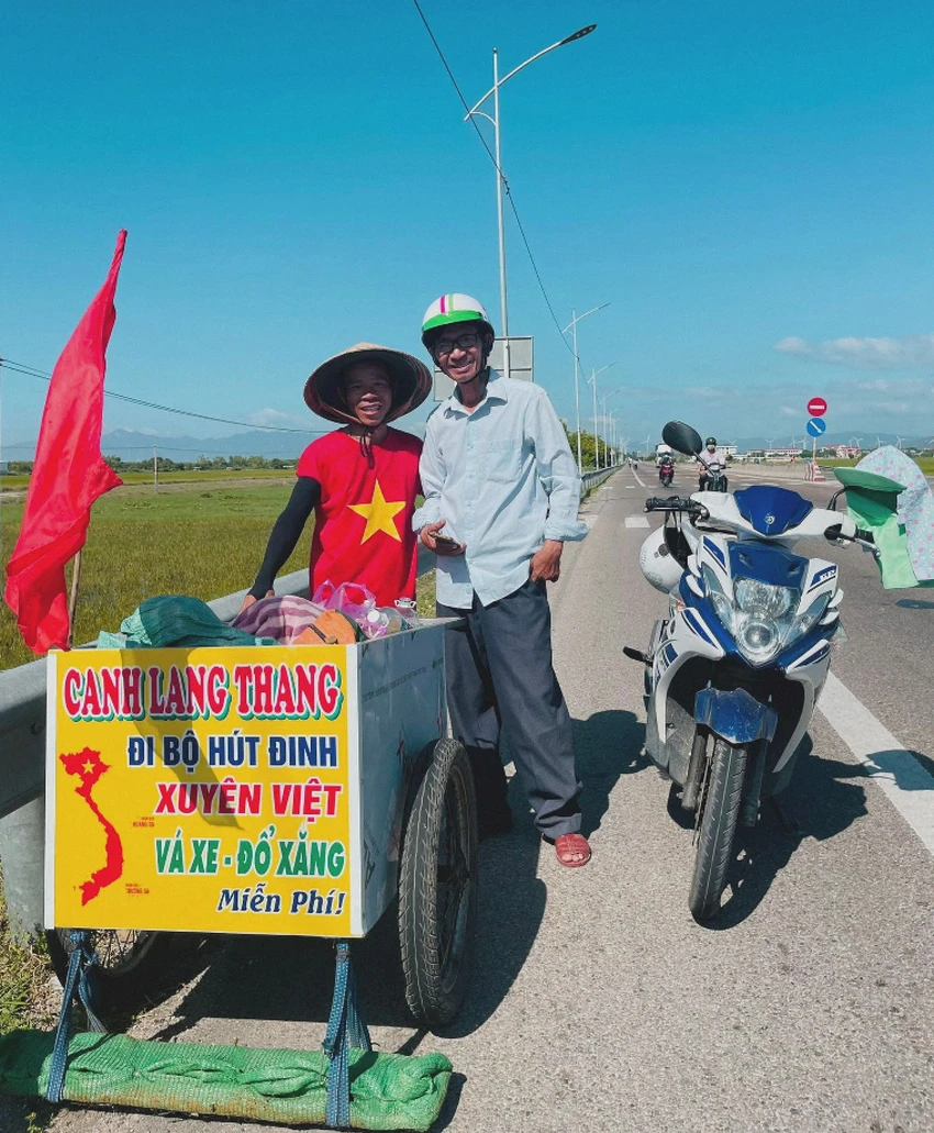 Tác giả và Lang Văn Canh gặp nhau tại Ninh Thuận Tác giả và Lang Văn Canh gặp nhau tại Ninh Thuận