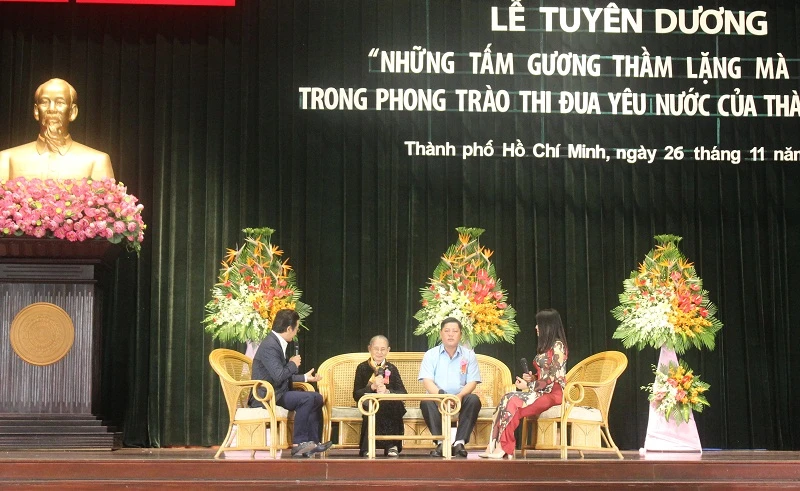 Nhiều tấm gương đã đến để giao lưu trong lễ tuyên dương sáng nay.