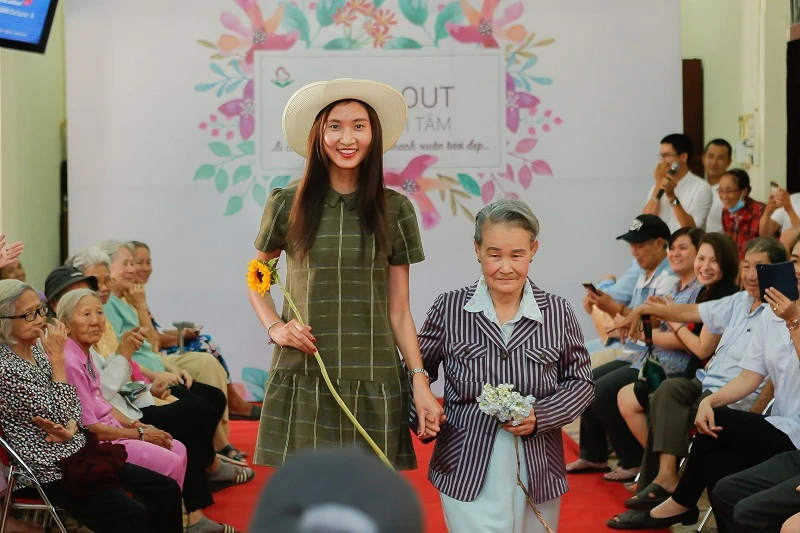 Ngắm các cụ bà ở viện dưỡng lão trình diễn thời trang ảnh 12 Ngắm các cụ bà ở viện dưỡng lão trình diễn thời trang ảnh 12