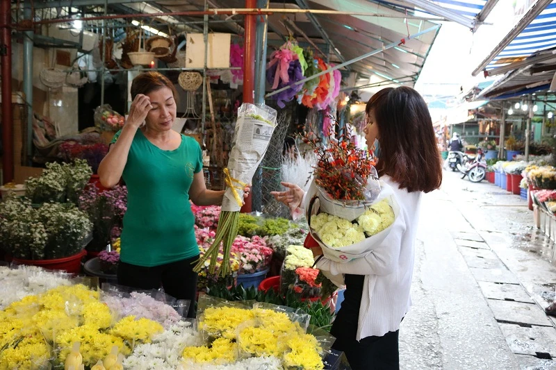 Chợ hoa Hồ Thị Kỷ 