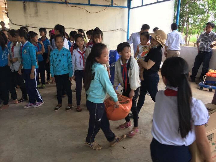 Anh Tám Khỏe hỗ trợ gạo, hạt giống cho học sinh nghèo ảnh 3