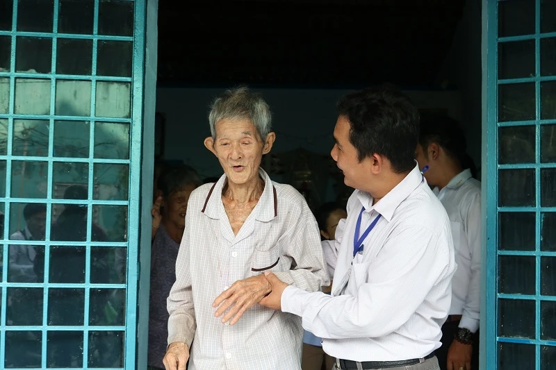 “Có nhà mới, đêm đến có thể ngủ thẳng cẳng rồi” ảnh 2 “Có nhà mới, đêm đến có thể ngủ thẳng cẳng rồi” ảnh 2