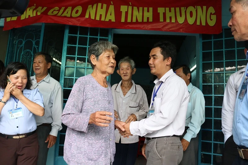 “Có nhà mới, đêm đến có thể ngủ thẳng cẳng rồi” ảnh 14 “Có nhà mới, đêm đến có thể ngủ thẳng cẳng rồi” ảnh 14