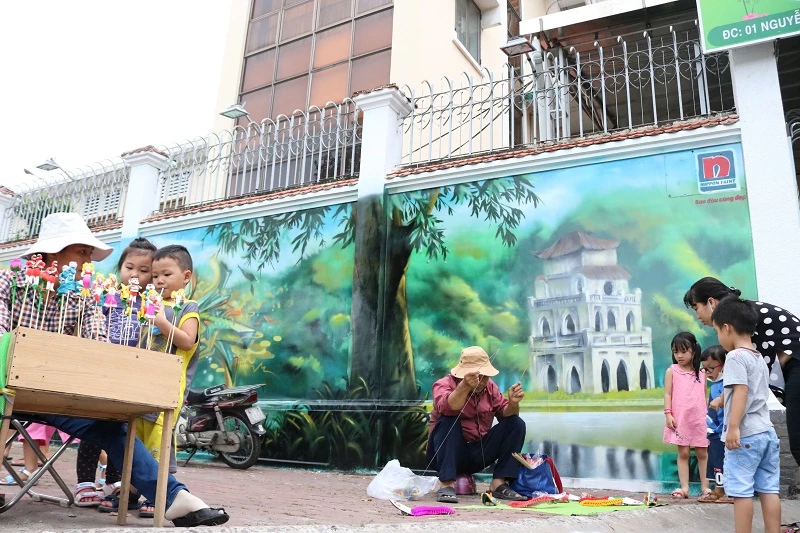 Ngẩn ngơ tranh tường trên phố Sài Gòn ảnh 8 Ngẩn ngơ tranh tường trên phố Sài Gòn ảnh 8