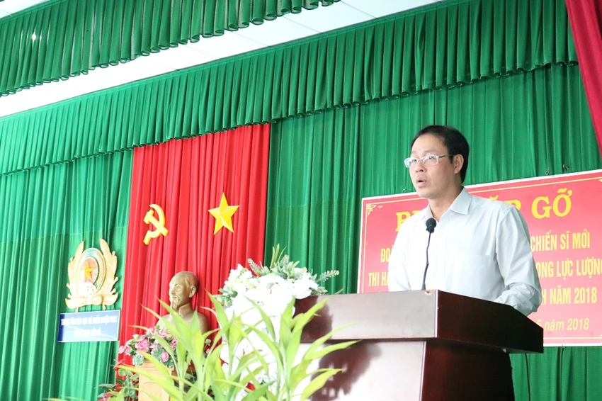 Đoàn đại biểu TP.HCM thăm hỏi, động viên các tân binh ảnh 1