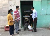 UBND phường hỗ trợ người bán vé số trong dịch COVID-19