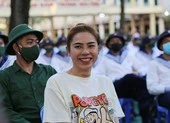 Nữ tân binh TP.HCM cười tươi khi lên đường nhập ngũ