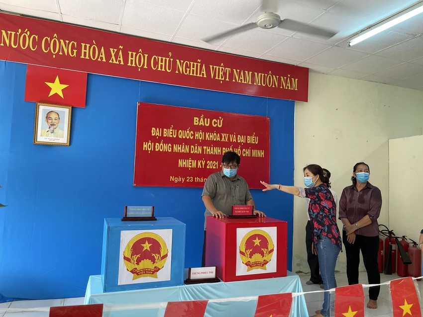 Chủ tịch HĐND TP.HCM kiểm tra tổ chức bầu cử tại Củ Chi ảnh 5