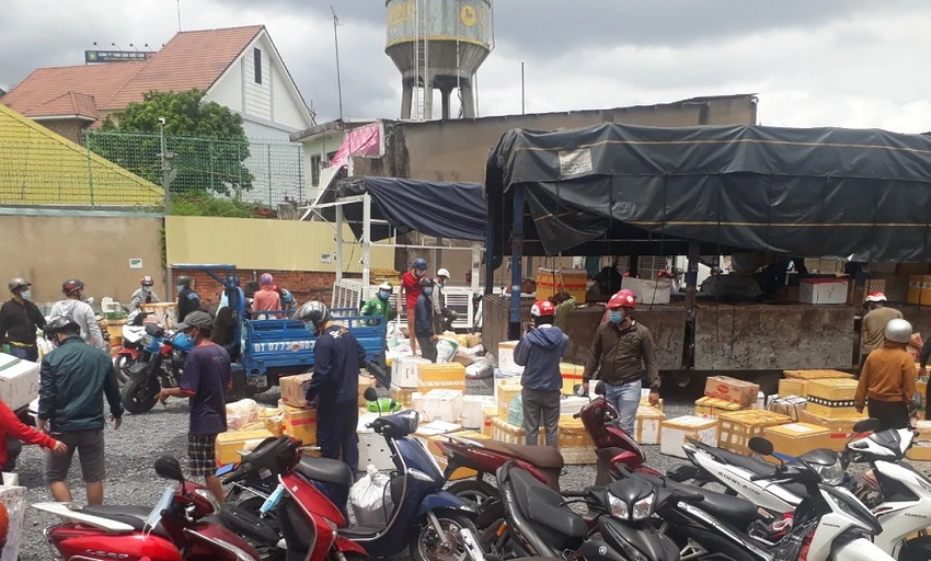 TP Thủ Đức: 1 bãi xe bị phạt 30 triệu đồng vì tụ tập đông người ảnh 1 TP Thủ Đức: 1 bãi xe bị phạt 30 triệu đồng vì tụ tập đông người ảnh 1