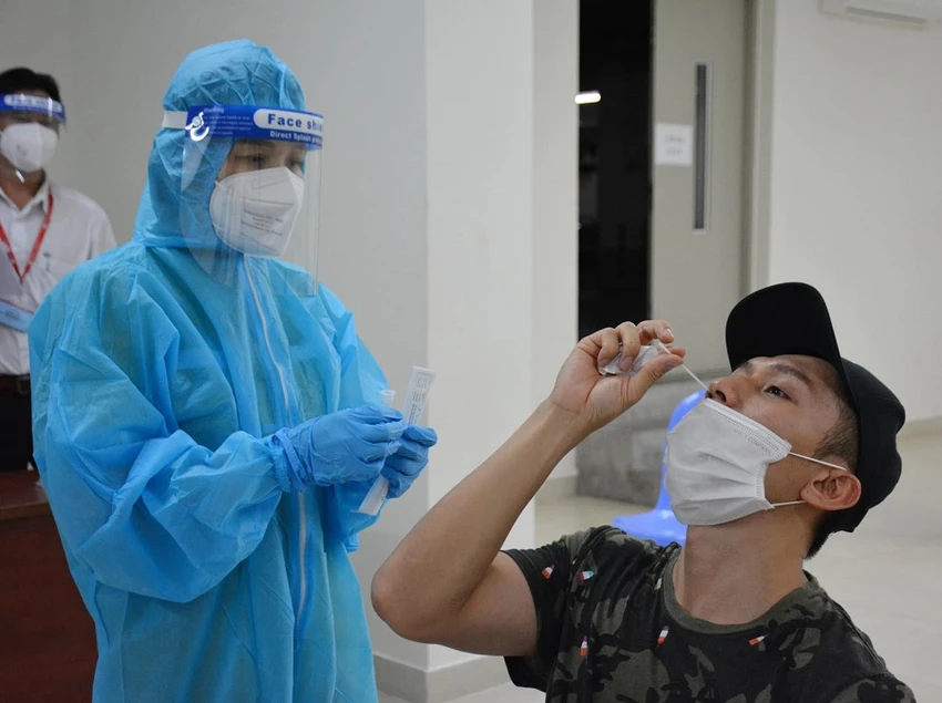 TP Thủ Đức triển khai cho người dân tự lấy mẫu xét nghiệm COVID-19 ảnh 1 TP Thủ Đức triển khai cho người dân tự lấy mẫu xét nghiệm COVID-19 ảnh 1