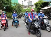 TP.HCM có đội shipper tình nguyện mang túi an sinh đến với người dân