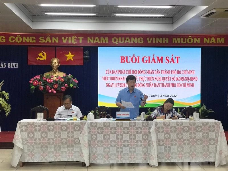 Phó ban pháp chế HĐND TP.HCM, ông Lê Minh Đức nhìn nhận TP cần có nhiều giải pháp chăm lo cho người hoạt động không chuyên trách. Ảnh: T.TUYỀN