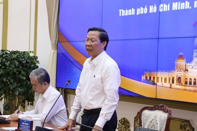 Chủ tịch UBND TP.HCM Phan Văn Mãi thông tin tại buổi họp kinh tế- xã hội chiều 30-8. Ảnh: TTBC