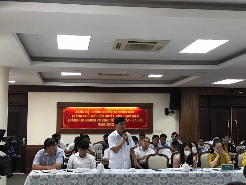 Trưởng phòng Tài chính TP Thủ Đức Lê Tấn Hồng nêu kiến nghị. Ảnh: THANH TUYỀN
