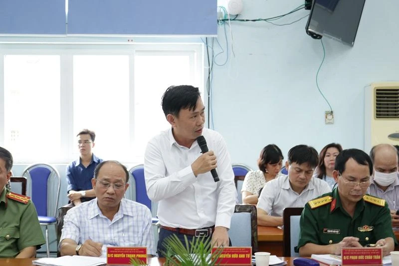 Phó Chủ tịch UBND TP Thủ Đức Nguyễn Hữu Anh Tứ thông tin về các dự án tại địa phương. Ảnh: THANH TUYỀN Phó Chủ tịch UBND TP Thủ Đức Nguyễn Hữu Anh Tứ thông tin về các dự án tại địa phương. Ảnh: THANH TUYỀN
