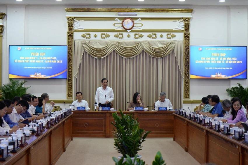Chủ tịch UBND TP.HCM Phan Văn Mãi chủ trì phiên họp. Ảnh: HÀ KHÁNH hop-kinh-te-xa-hoi-tphcm-2022