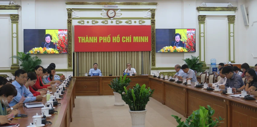 Phó Chủ tịch UBND TP.HCM Dương Anh Đức chủ trì tại đầu cầu TP.HCM. Ảnh: THANH TUYỀN Phó Chủ tịch UBND TP.HCM Dương Anh Đức chủ trì tại đầu cầu TP.HCM. Ảnh: THANH TUYỀN