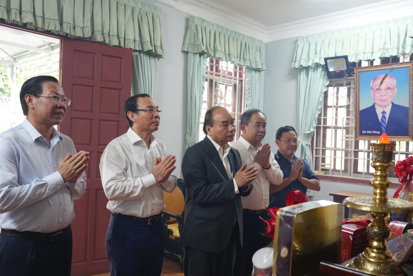 Chủ tịch nước Nguyễn Xuân Phúc thăm, chúc Tết các nguyên lãnh đạo cấp cao ảnh 2 Chủ tịch nước Nguyễn Xuân Phúc thăm, chúc Tết các nguyên lãnh đạo cấp cao ảnh 2