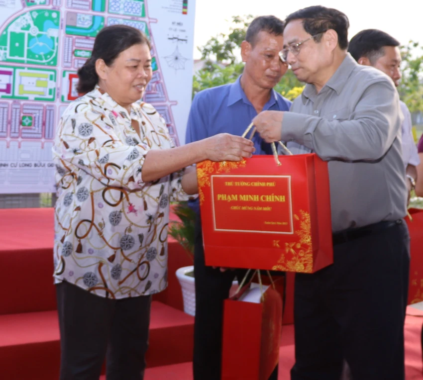 Thủ tướng đã đến thăm, tặng quà người dân tái định cư dự án tại phường Long Bình và Long Thạnh Mỹ, TP Thủ Đức. Ảnh: THANH TUYỀN Thủ tướng đã đến thăm, tặng quà người dân tái định cư dự án tại phường Long Bình và Long Thạnh Mỹ, TP Thủ Đức. Ảnh: THANH TUYỀN