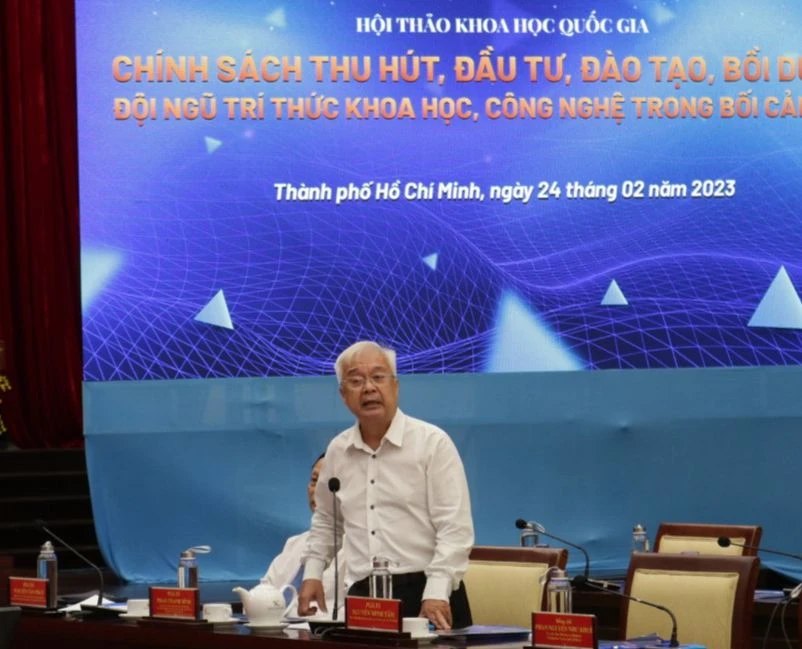 Có trí thức kiều bào phải mất 1,5 năm để xin giấy phép lao động mới ảnh 2 Có trí thức kiều bào phải mất 1,5 năm để xin giấy phép lao động mới ảnh 2