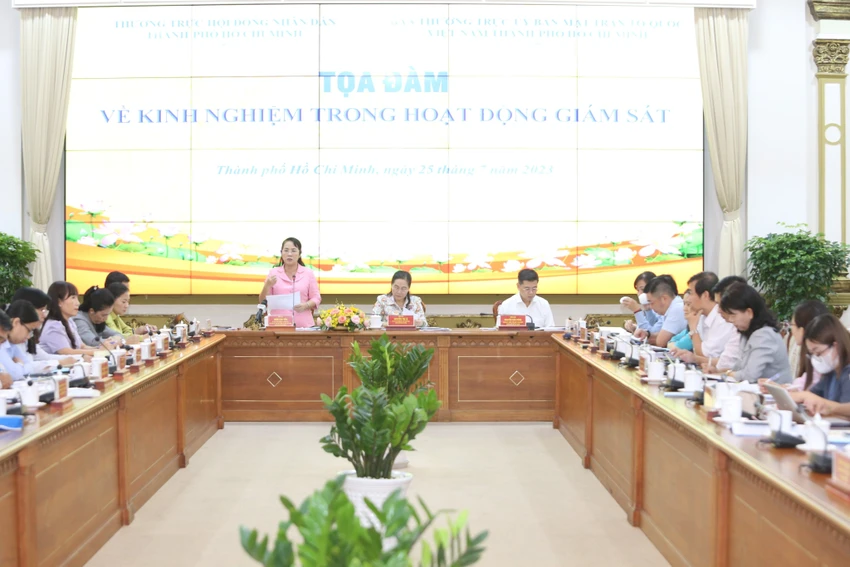 Toạ đàm về kinh nghiệm trong hoạt động giám sát. Ảnh: THANH TUYỀN Toạ đàm về kinh nghiệm trong hoạt động giám sát. Ảnh: THANH TUYỀN