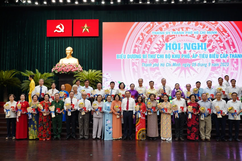 Ông Nguyễn Văn Nên: Các Bí thư khu phố, ấp đã sống vì người khác, vì nước, vì dân... ảnh 3 Ông Nguyễn Văn Nên: Các Bí thư khu phố, ấp đã sống vì người khác, vì nước, vì dân... ảnh 3
