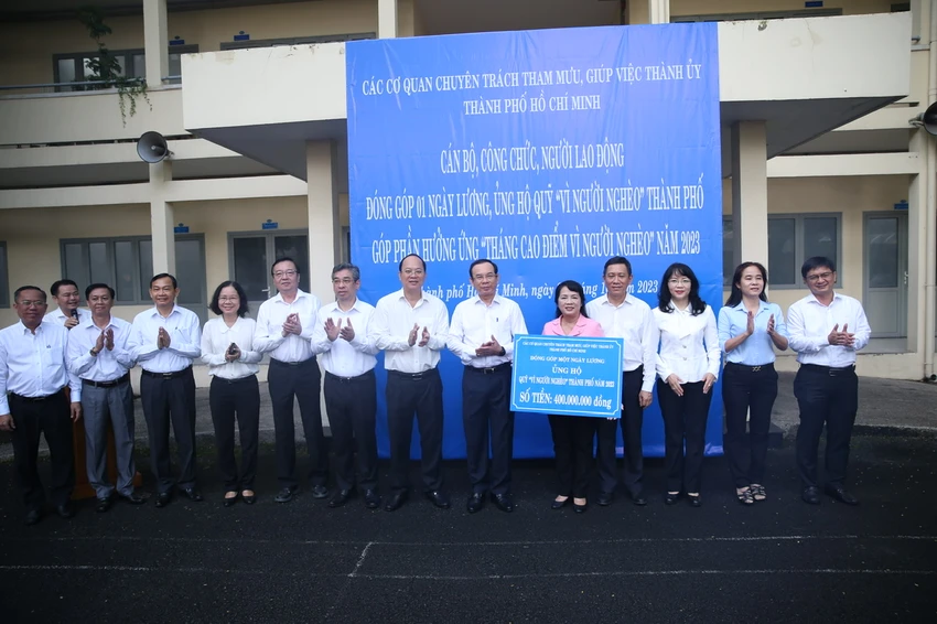 thanh-uy-tphcm-quyen-gop-vi-nguoi-ngheo (2).jpg