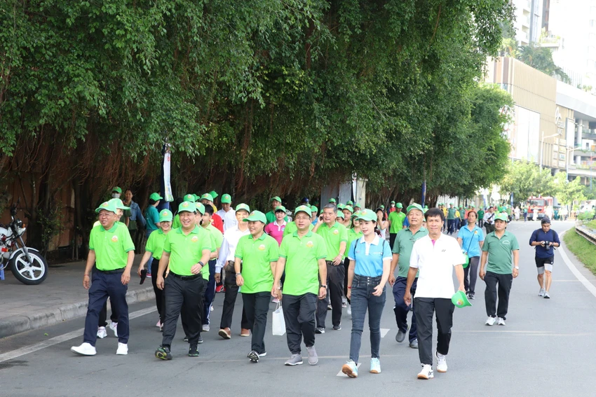 TP Thủ Đức: Đi bộ ven sông Sài gòn, góp hơn 18 tỉ đồng ủng hộ người nghèo- tp-thu-duc-di-bo-ung-ho-nguoi-ngheo-18-ty-dong