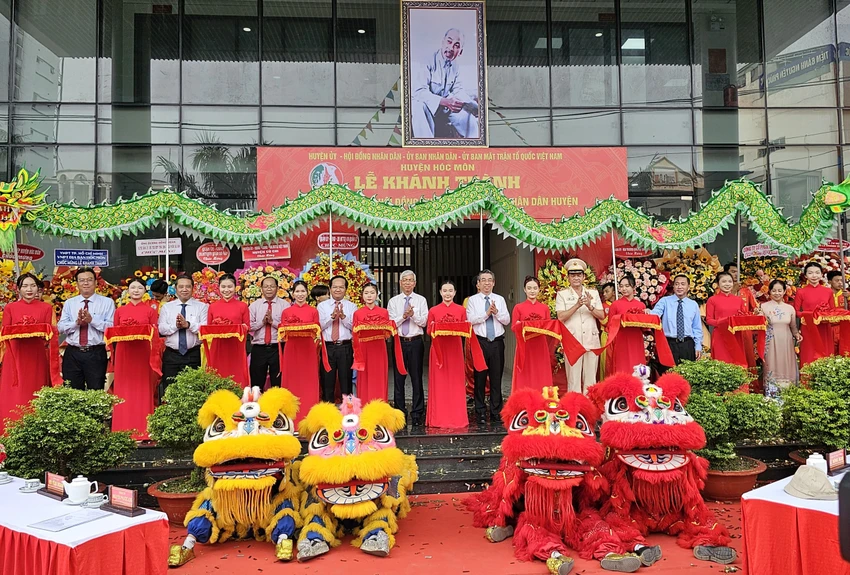 khanh-thanh-tru-so-huyen-hoc-mon-83-năm-NKKN.jpg
