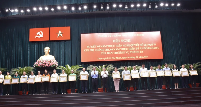 TP.HCM tích cực 'phủ xanh' thông tin tích cực-so-ket-3-nam-bao-ve-nen-tang-tu-tuong-cua-dang