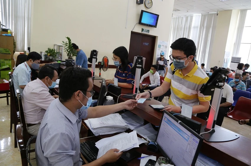 Sở Tư pháp TP.HCM trả lời về tình trạng người dân chen chúc đi xin cấp phiếu lý lịch tư pháp-so-tu-phap-lam-thu-tuc-hco-dan-tphcm.jpg