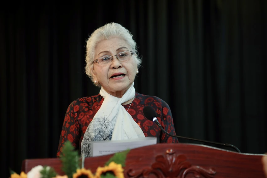 dang-uy-khoi-trao-huy-hieu-dang-19-5.jpg