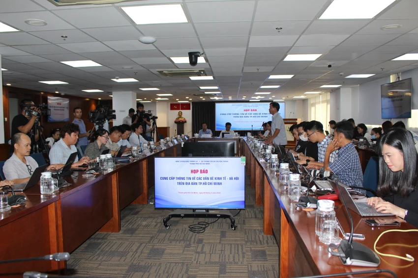 Giám đốc Trung tâm báo chí TP.HCM: Linh hồn của các cuộc họp báo là các câu hỏi, thông tin của phóng viên-Toàn cảnh (2).JPG
