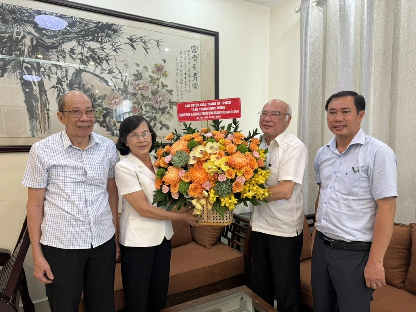 Lãnh đạo TP.HCM thăm, chúc mừng nhân kỉ niệm 94 năm ngày truyền thống ngành tuyên giáo-94-nam-nganh-tuyen-giao-tphcm (44).jpg