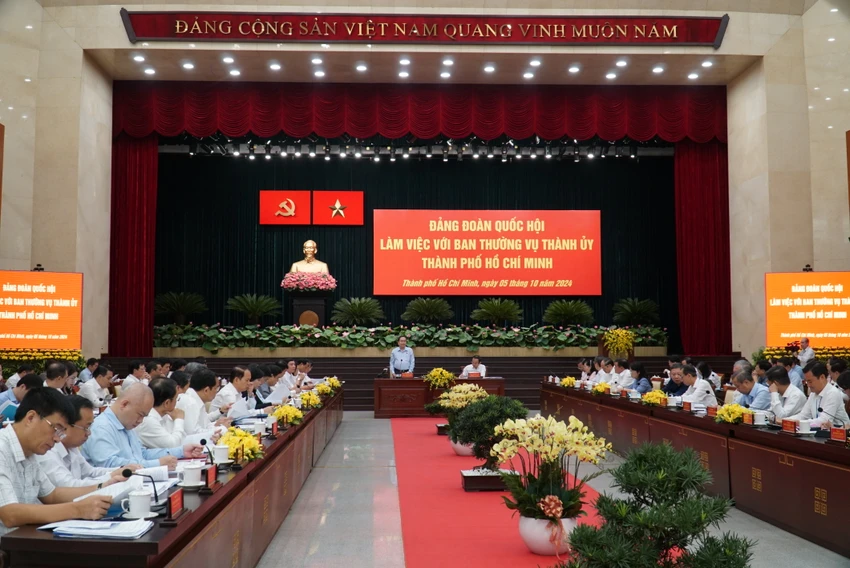 Vì sao thu ngân sách TP.HCM giảm so với Hà Nội?-chu-tich-quoc-hoi-lam-viec-voi-thanh-uy-tphcm (2).JPG