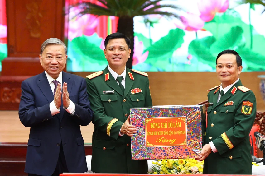 tong-bi-thu-tham-bo-tu-lenh-quan-khu-75.jpg