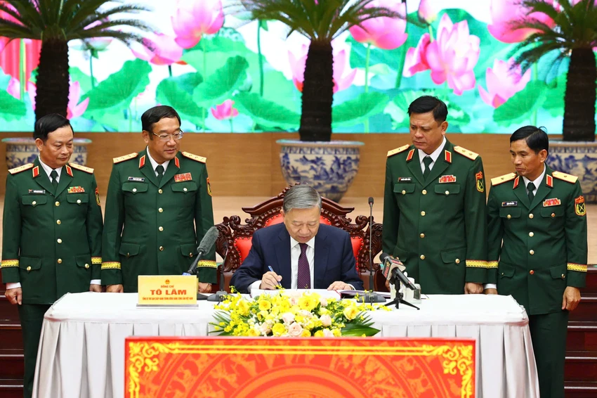 tong-bi-thu-tham-bo-tu-lenh-quan-khu-76.jpg
