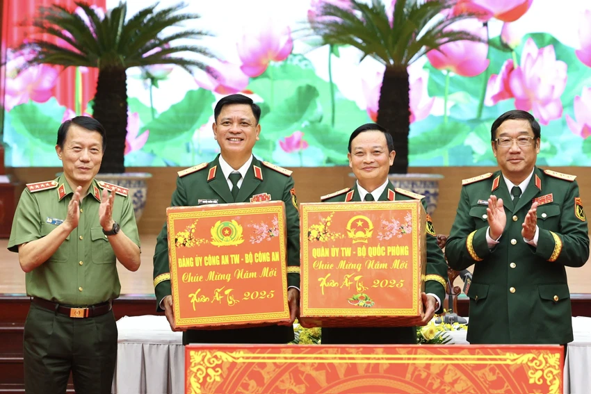 tong-bi-thu-tham-bo-tu-lenh-quan-khu-77.jpg