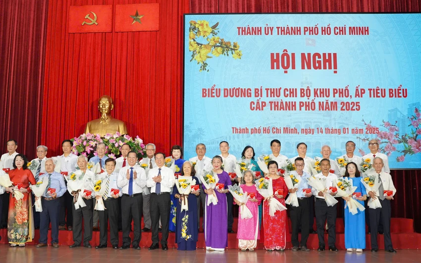 TP.HCM tri ân 186 bí thư chi bộ khu phố, ấp tiêu biểu năm 2025 -tphcm-tri-an-bi-thu-chi-bo-khu-pho-ap (4).jpg